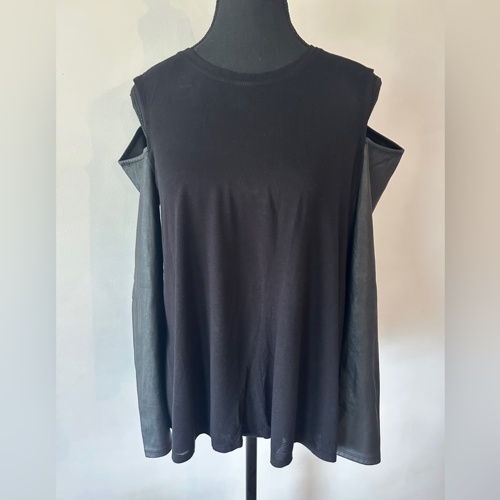 BCBG MAX AZRIA COLD SHOULDER EBONY JUDSON FAUX-LEATHER SLEEVE